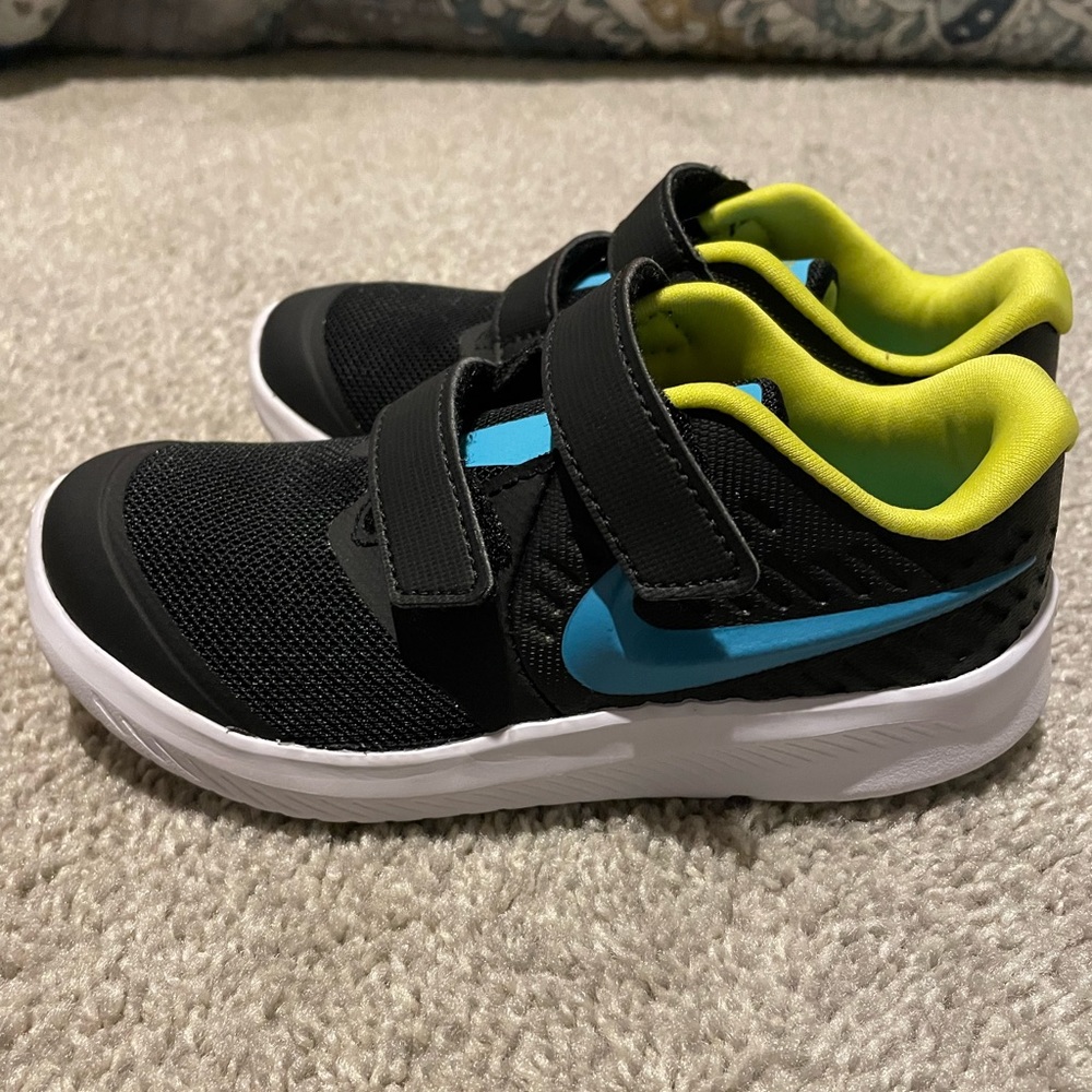 Nike Star Runner sneakers